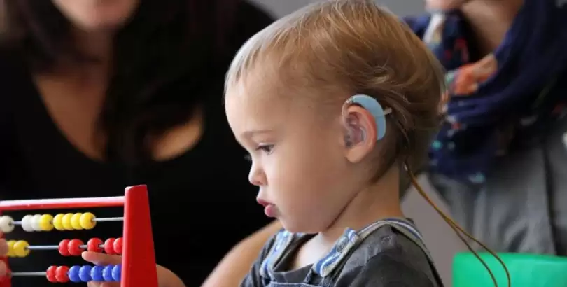bebek-ve-cocuklarda-isitme-kaybi-isitme-cihazlari